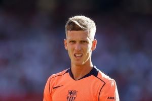 每体：奥尔莫伤势恢复良好，已在康复师指导下进行场内训练