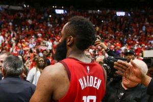 哈登:莫西干是很早的事情了 我应该不会回到那个发型了